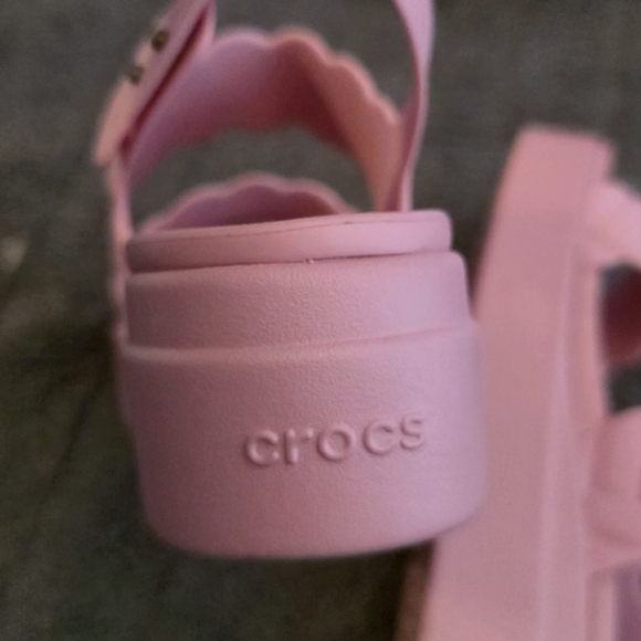 Crocs Brooklyn Woven Low Wedge (Size 7) - Picture 3 of 6